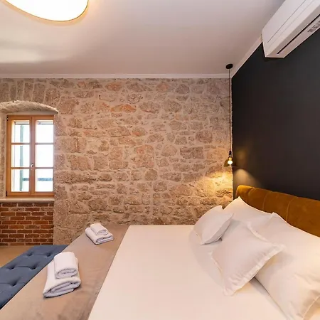 Svjetionik Prisnjak * Μούρτερ