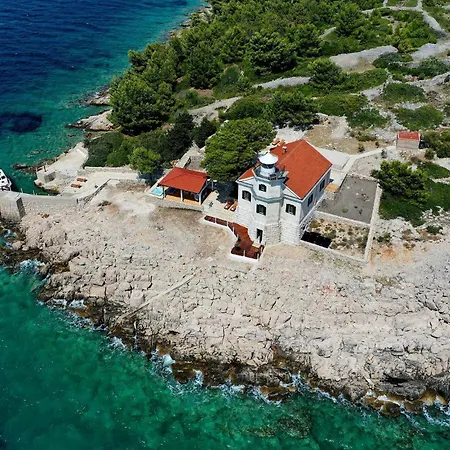 Casa de Férias Svjetionik Prisnjak Murter